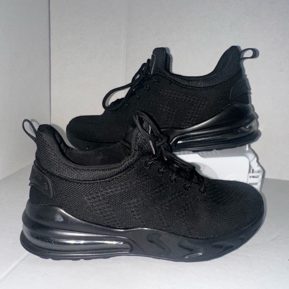 LARNMERN Non-Slip Water-Resistant Sneakers Women's size 6